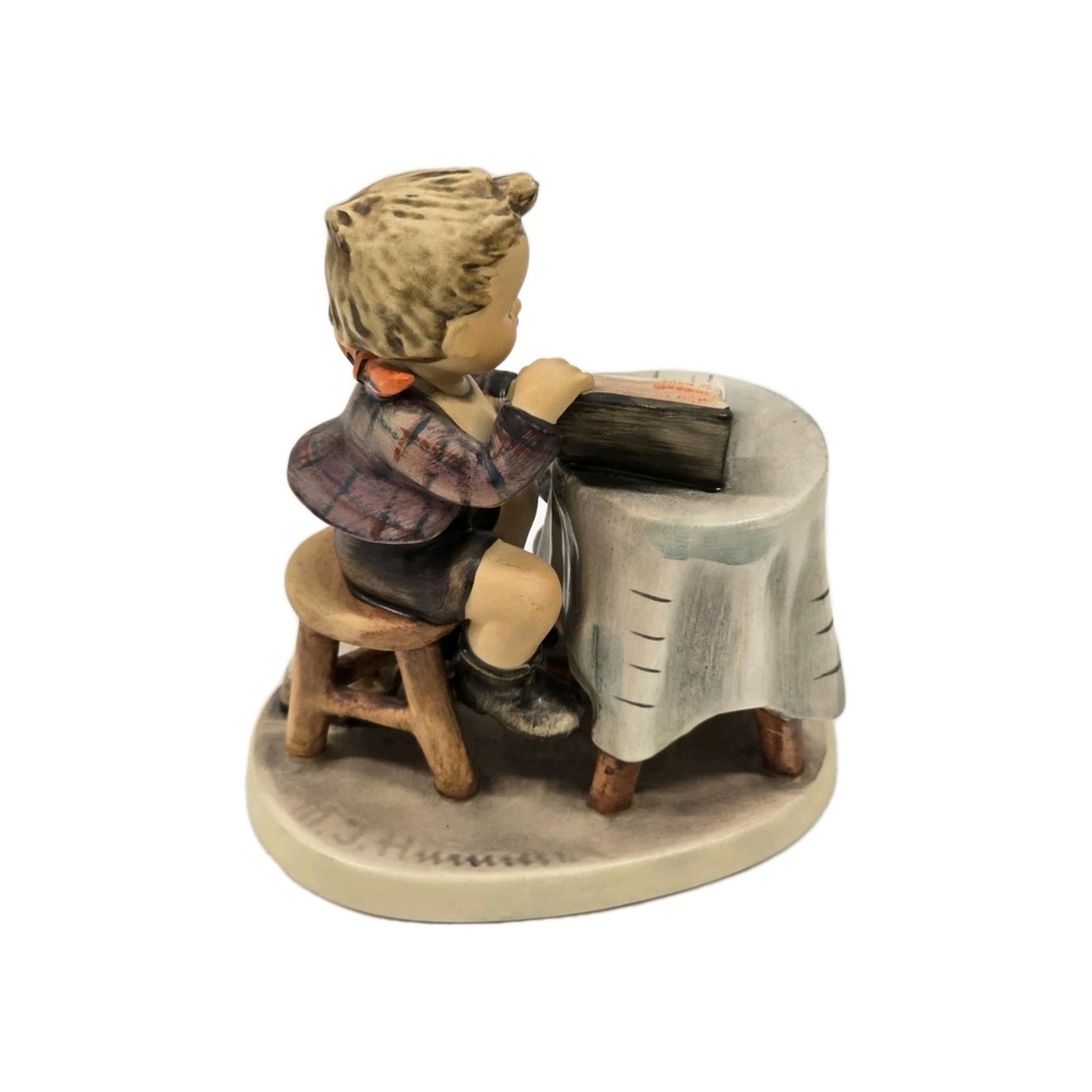 HUMMEL GOEBEL FIGURINE ‎ LITTLE BOOKKEEPER